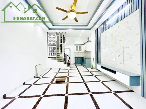 Bán nhà riêng mới xây phố Đại La, Hai Bà Trưng 40m2x5 tầng, đủ đồ, sổ đỏ, 6.2 tỷ