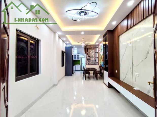 BÁN NHÀ SIÊU HOT - NGAY UBND XÃ PHỤNG CHÂU - NGÕ THÔNG Ô TÔ CHẠY VÒNG QUANH - 1