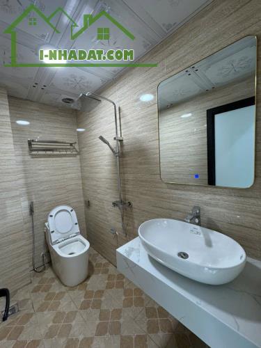 BÁN NHÀ SIÊU HOT - NGAY UBND XÃ PHỤNG CHÂU - NGÕ THÔNG Ô TÔ CHẠY VÒNG QUANH - 2