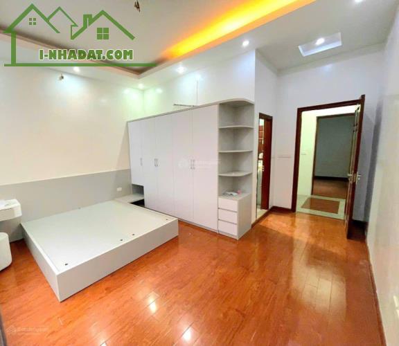 Bán nhà dân 4 tầng ở Trần Cung, sổ 54m2, xây đua 56m , Tổng 4 phòng ngủ có sẵn nội thất - 3