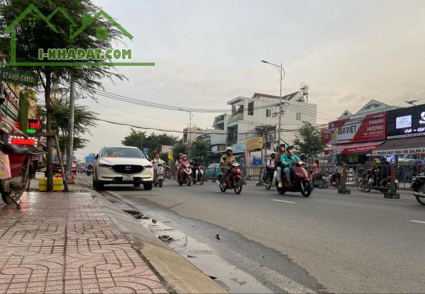 NHÀ 3 TẦNG  MẶT TIỀN TÔ KÝ KINH DOANH ĐẲNG CẤP - NGAY CHỢ NGÃ 3 BẦU - TTT - HÓC MÔN - HÀNG - 3