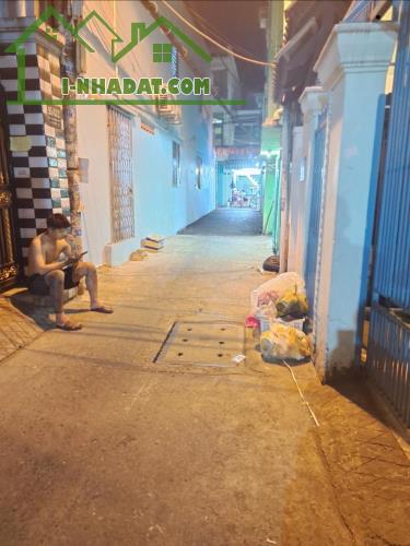Bán gấp nhà Bê tông cốt thép ở ngay Lê Văn Lương, cách hẻm xe hơi 1 căn , 100m2, SHR.