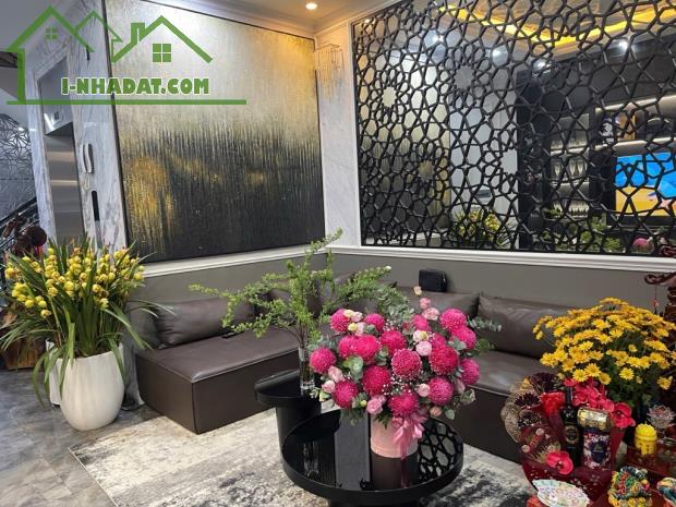 Ô Tô 4 Chỗ Đỗ Cửa – Nội Thất Cao Cấp
