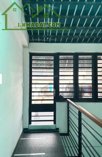 CẦN BÁN GẤP NHÀ MẶT TIỀN QUẬN 3 - HỒ CHÍ MINH - 4