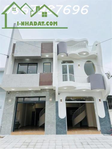 Bán 2 căn nhà đẹp 3 tầng mới xây Mt Triệu Quang Phục. Full nội thất cách biển chỉ 600m - 4