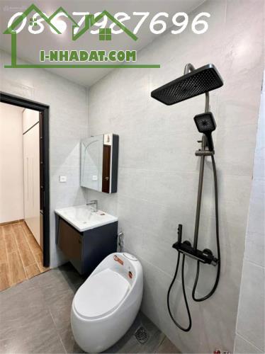 Bán 2 căn nhà đẹp 3 tầng mới xây Mt Triệu Quang Phục. Full nội thất cách biển chỉ 600m