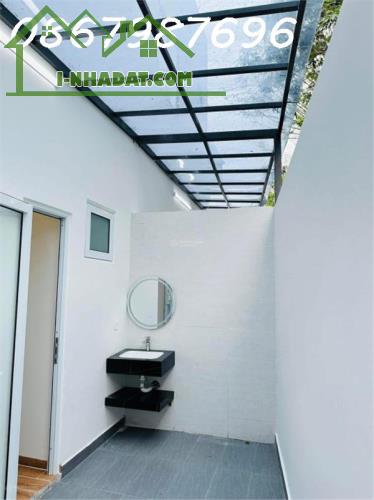 Bán 2 căn nhà đẹp 3 tầng mới xây Mt Triệu Quang Phục. Full nội thất cách biển chỉ 600m - 1