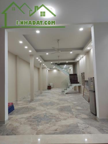 CHO THUÊ NHÀ MẶT TIỀN NHÀ NGUYÊN CĂN TRẦN THỊ HOA, P. AN BÌNH BIÊN HÒA