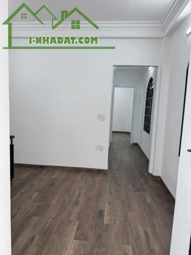 Cho thuê nhà 4 Tầng,căn góc 2 mặt HXH đường Cộng Hoà P13 Tân Bình - 2