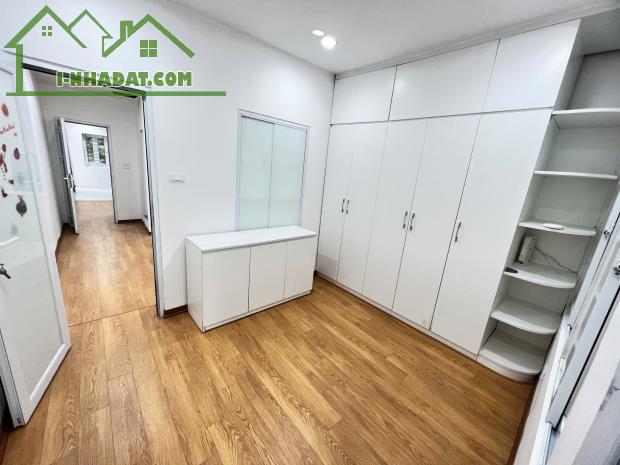 Cho thuê căn hộ tập thể Ngọc Khánh, Ba Đình, 62m2, nhà đẹp 3 mặt thoáng, ô tô đỗ cầu thang - 1