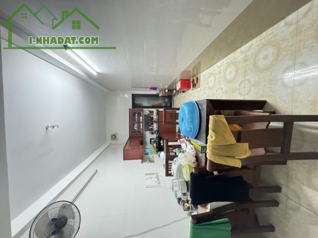 Nhà đẹp dân xây chắc chắn ở sướng gần phố Oto thông đỗ cửa - 1