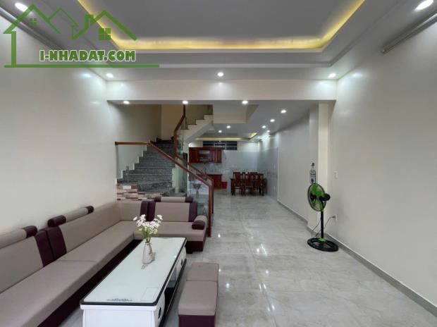 Cho thuê nhà Văn Cao, DT: 60m2, 5 phòng ngủ full đồ.