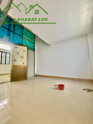 PHẠM QUÝ THÍCH - NGAY CHỢ TÂN HƯƠNG - TÂN PHÚ- 4 X 7M- TRỆT LẦU 2 PN- VUÔNG. CHỈ 3.35 tỷ - 4