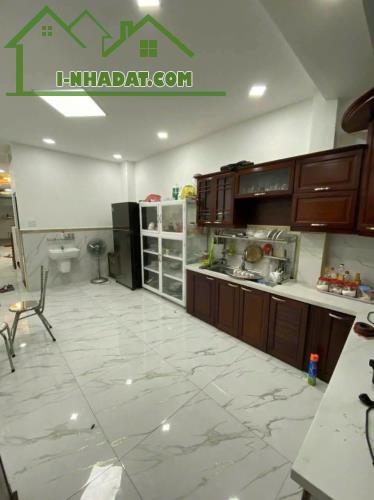 BÁN NHÀ TRUNG TÂM Q7 

PHÚ THUẬN LỐI XÓM PHÚ MỸ HƯNG Q7

DT NGANG 4.2 DÀI 16 M - 1