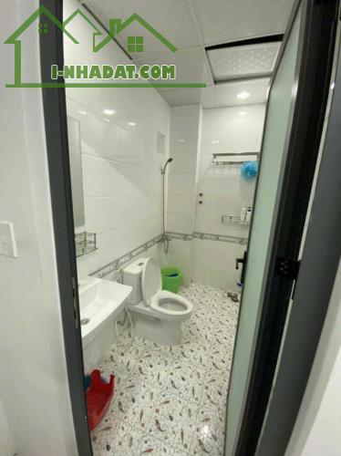 BÁN NHÀ TRUNG TÂM Q7 

PHÚ THUẬN LỐI XÓM PHÚ MỸ HƯNG Q7

DT NGANG 4.2 DÀI 16 M