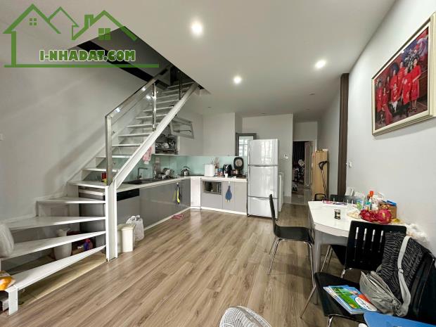 Phân lô Chùa Láng, view hồ, vỉa hè ô tô tránh, 64m 6 tầng TM 4.2m mặt,Giá 32 tỷ 0796193699