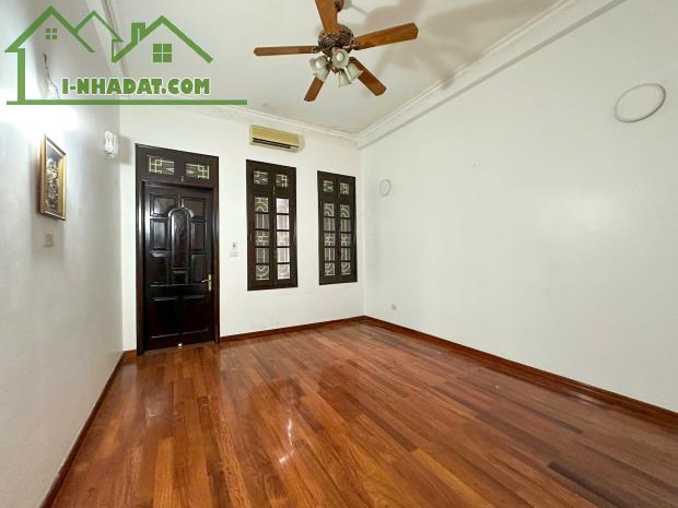 Phân lô Chùa Láng, view hồ, vỉa hè ô tô tránh, 64m 6 tầng TM 4.2m mặt,Giá 32 tỷ 0796193699 - 4