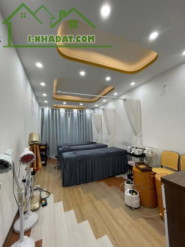 Phân Lô Ô Tô Tránh-Phố Huỳnh Thúc Kháng (Nguyên Hồng) 36/43m, 7T Thang máy 18 Tỷ - 2