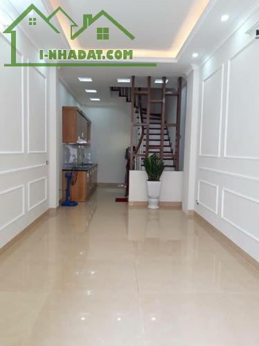 Cần bán gấp nhà 5 tầng phường Mễ Trì, ngõ thông, DT 33m2, MT 3.5m vuông vắn, Giá 6.6 tỷ.