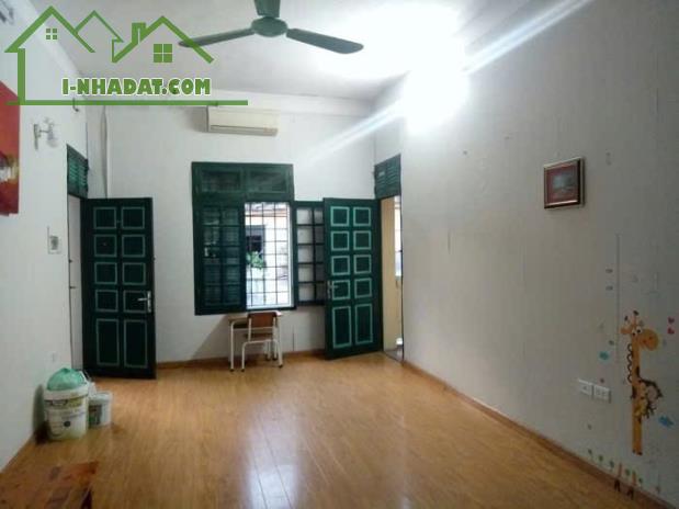 Tập thể Hải Hà, Giáp Bát rộng mênh mông, ô tô đỗ cửa, nhỉnh 3 tỷ - 1