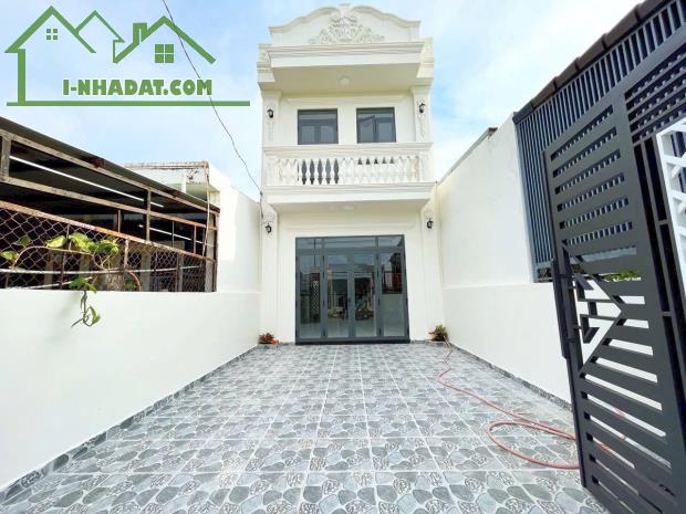 Bán gấp nhà 1 triệt 1 lầu 3 phòng ngủ , 1 phòng thờ , giải pháp tối ưu cho GĐ đông người