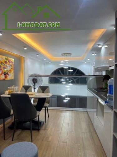 HƠN 7 TỎI - Ô TÔ NGỦ TRONG NHÀ - GẦN CHỢ NGỌC THUỴ, NGÕ THÔNG, RỘNG