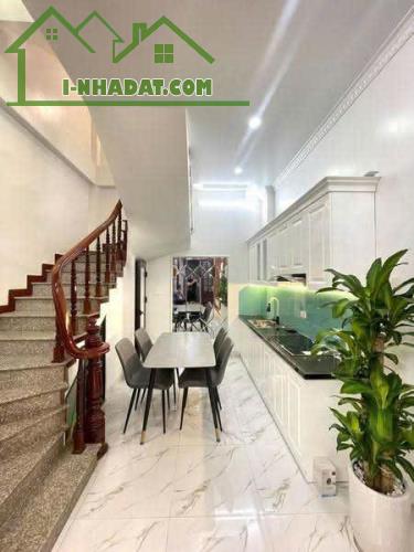 HƠN 7 TỎI - Ô TÔ NGỦ TRONG NHÀ - GẦN CHỢ NGỌC THUỴ, NGÕ THÔNG, RỘNG - 3