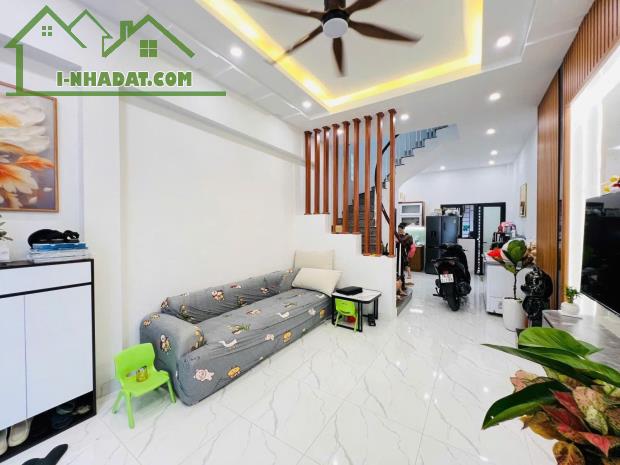 QUAN NHÂN - NHÂN CHÍNH - THANH XUÂN - LÔ GÓC 3 THOÁNG - 40M2- CHỈ 9.5 TỶ (CÓ TL)