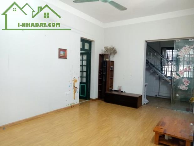 Nhà tập thể khu Giáp Bát, Hoàng Mai chưa có sổ giá hơn 3 tỷ.