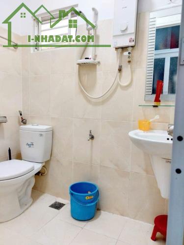 Lê Văn Sỹ P13pn  - Dt 42m2 (2,5m*18m) - 3 tầng - HXH - AN NINH. - 2