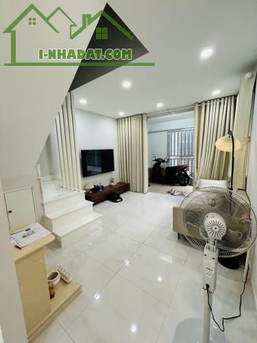 Bán nhà đẹp Ngay mặt tiền xe hơi 🚗cạnh Lotte Mart Q7 
Ngang 3.6 dài 10.5 - 2 tấm  CÓ 4 - 2
