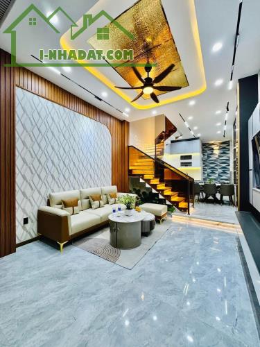 Bán nhà chợ Bàu Cát, cho thuê 15tr. Giá 2,89 tỷ Nguyễn Hồng Đào, Phường 14, Tân Bình