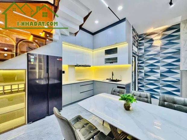 Bán nhà chợ Bàu Cát, cho thuê 15tr. Giá 2,89 tỷ Nguyễn Hồng Đào, Phường 14, Tân Bình - 1