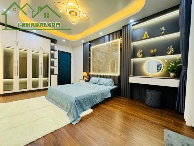 BÁN NHÀ HOÀNG VĂN THÁI, HƠN 50M2 GIÁ TỐT, Ô TÔ ĐỖ CỬA, THANG MÁY - 2