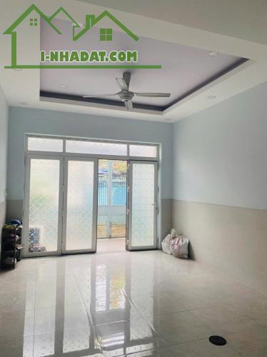 (B2003) HẺM XE HƠI - DT 64M2. - Kết cấu trệt 2 Lầu BTCT. - 3 phòng ngủ, 4wc. - Diện tích