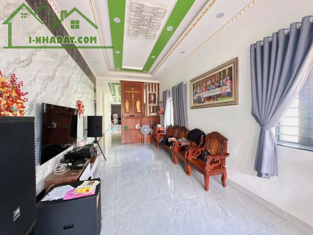 Bán nhà lầu 130m2 góc 2 mặt tiền kinh doanh P.tân hoà gần chợ lộ đức giá chỉ 4ty5