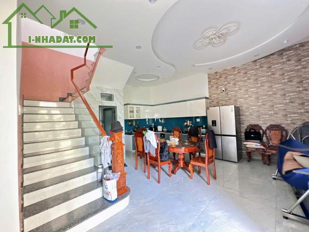 Bán nhà lầu 130m2 góc 2 mặt tiền kinh doanh P.tân hoà gần chợ lộ đức giá chỉ 4ty5 - 2