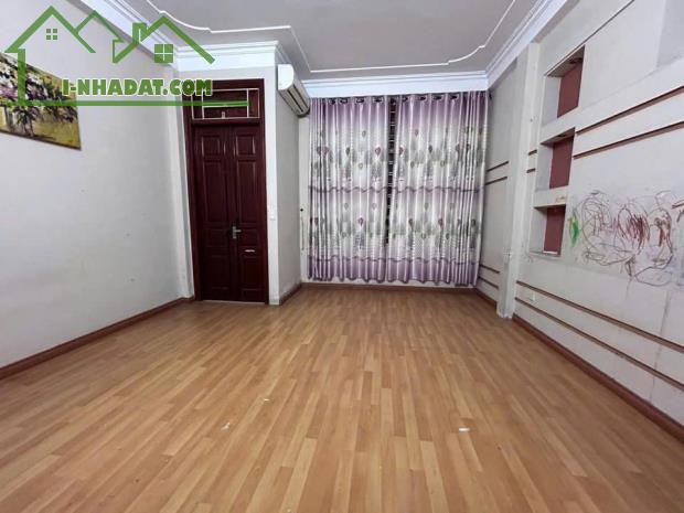 Cho thuê Nhà nguyên căn ngõ 171 Nguyễn Ngọc Vũ, Cầu Giấy 50m x 5T, 6PN giá 15 triệu - 2