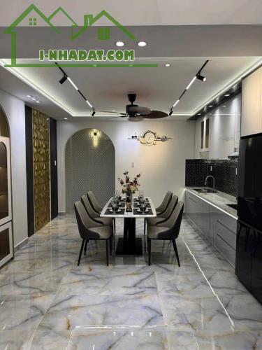 Chủ ngộp tiền cần bán gấp nhà ở đường Nguyễn Hữu Thọ, Tân Hưng,quận 7 - 1