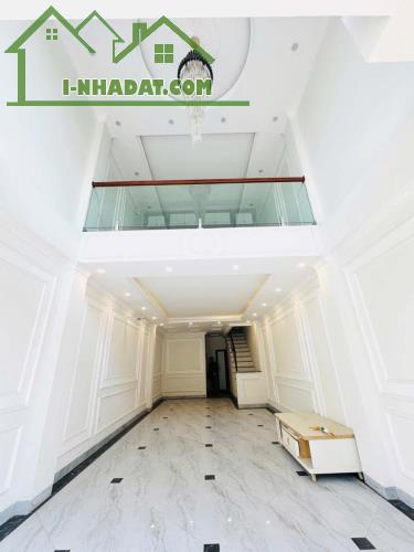MẶT PHỐ KINH DOANH ĐÀM QUANG TRUNG CỔ LINH 51M2 x 7T VỈA HÈ THANG MÁY. 16,85TỶ