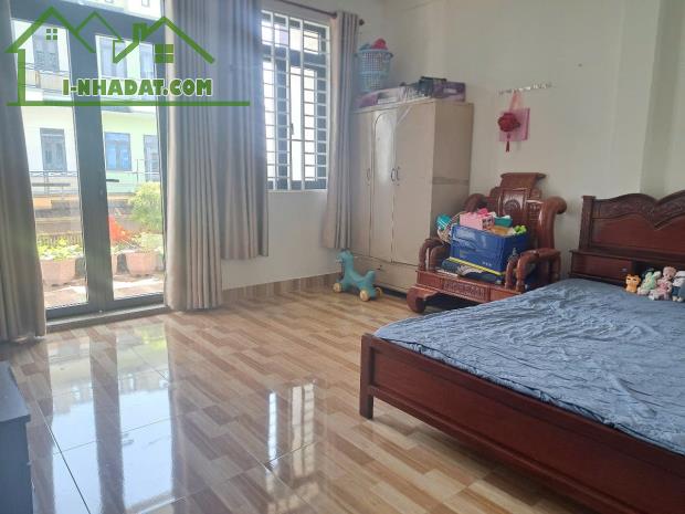 Bán nhà 3 Tầng,P.Dĩ An,đương nhựa 12m,giá hạt dẻ,gần Trường THPT Dĩ An - 2