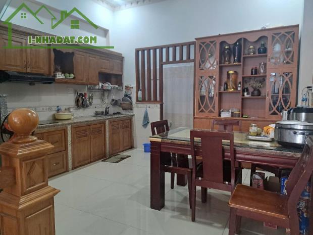 Bán nhà 3 Tầng,P.Dĩ An,đương nhựa 12m,giá hạt dẻ,gần Trường THPT Dĩ An - 3