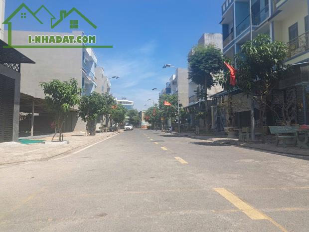 Bán nhà 3 Tầng,P.Dĩ An,đương nhựa 12m,giá hạt dẻ,gần Trường THPT Dĩ An - 4