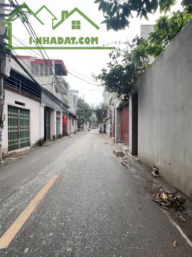 CỰC HIẾM - NGỌC THỤY TỔ 36 - 38M2 - 2TY4 - TẶNG GPXD - 1 NHÀ RA PHỐ - OTO - SỔ ĐỎ CHÍNH - 2
