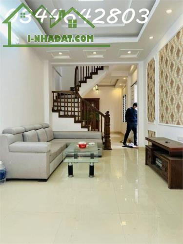 Nhỉnh 5 tỷ căn nhà 3 tầng x 35m2 -NGÕ 122 KIM GIANG- ĐẠI KIM (đi bộ đi học )