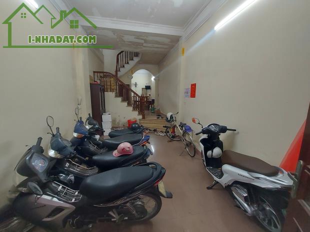 Cho thuê nhà phân lô Phố Vọng, HBT, DT 50m2 x4 tầng. Trước nhà ô tô tránh. 18tr/tháng. - 2