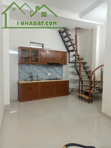 Bán nhà võ thị sáu trần khái chân 30m2 3,5 tầng giá 4t