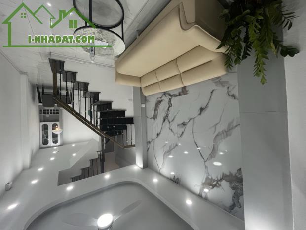 HIẾM TRONG TẦM GIÁ - Ô TÔ ĐỖ CỔNG - NGÕ THÔNG - BÁN NHÀ NGỌC THỤY - LONG BIÊN - 35MX 5 TẦN - 3
