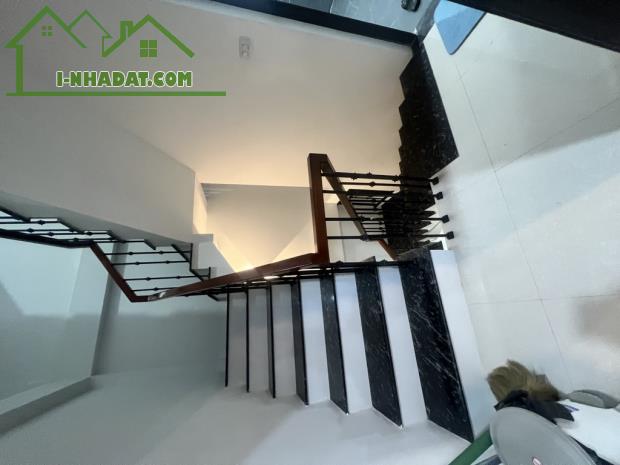 Bán nhà phố Dương Văn Bé 43m2 mặt tiền 5,3m - 1