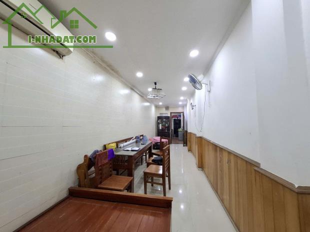 Bán nhà mặt phố Hàng Bài 90m 2 tầng,mặt tiền 3.6m,68 tỷ.Vỉa hè,kinh doanh.